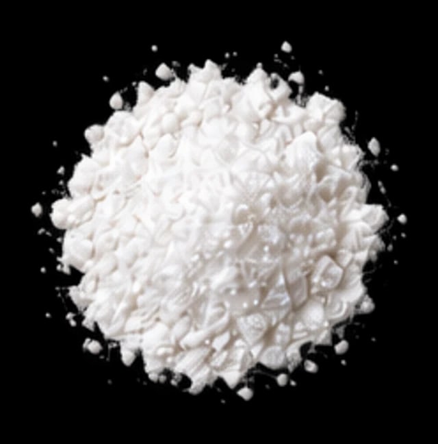 A pile of fine white zinc bisglycinate powder
